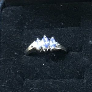 10 k yellow gold tanzanite ring